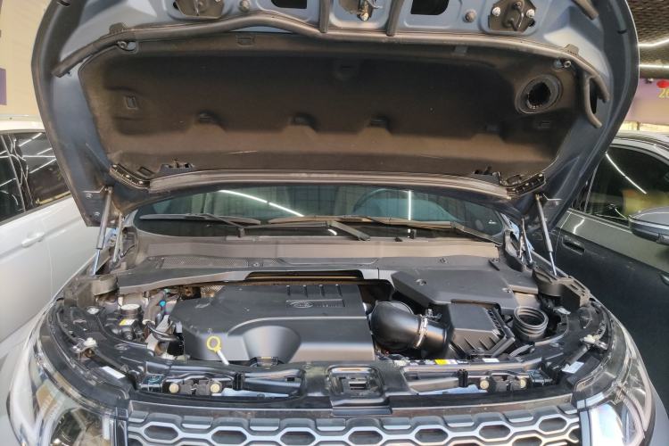 Used Land Rover Discovery Sport 2023 249 PS R-Dynamic SE Performance Tech Edition Engine Bay
