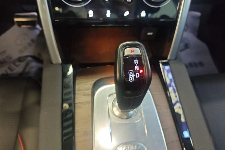 Used Land Rover Discovery Sport 2023 249 PS R-Dynamic S Performance Edition Gear Lever