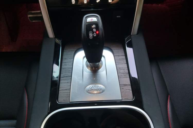 Used Land Rover Discovery Sport 2023 249 PS R-Dynamic SE Performance Tech Edition Gear Lever