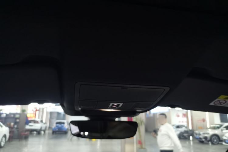 Used Land Rover Discovery Sport 2023 249 PS R-Dynamic SE Performance Tech Edition Headliner