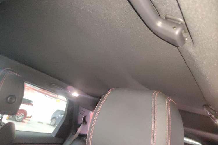 Used Land Rover Discovery Sport 2023 249 PS R-Dynamic SE Performance Tech Edition Headliner