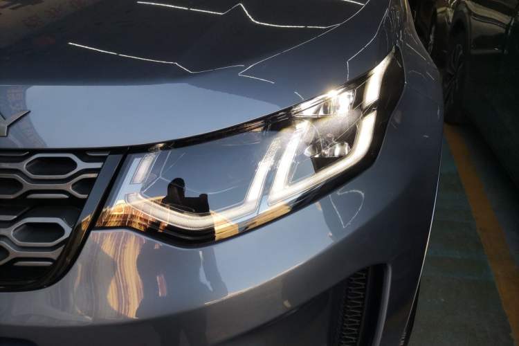 Used Land Rover Discovery Sport 2023 249 PS R-Dynamic SE Performance Tech Edition Left Front Headlight