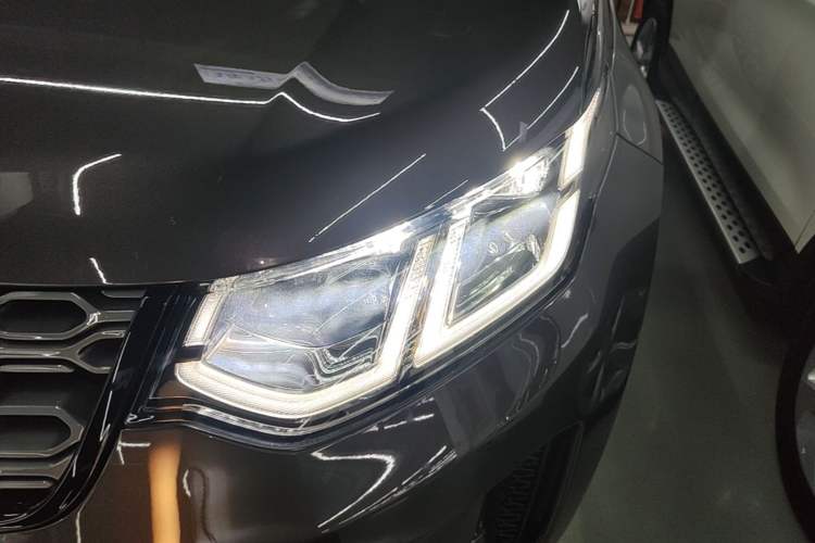 Used Land Rover Discovery Sport 2023 249 PS R-Dynamic S Performance Edition Left Front Headlight