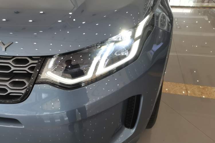 Used Land Rover Discovery Sport 2023 249 PS R-Dynamic S Performance Edition Left Front Headlight