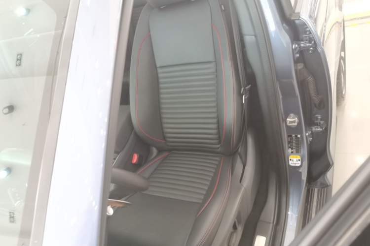 Used Land Rover Discovery Sport 2023 249 PS R-Dynamic S Performance Edition Left Front Seat