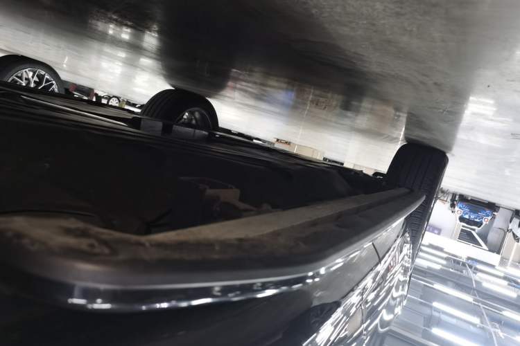 Used Land Rover Discovery Sport 2023 249 PS R-Dynamic SE Performance Tech Edition Left Side Sill
