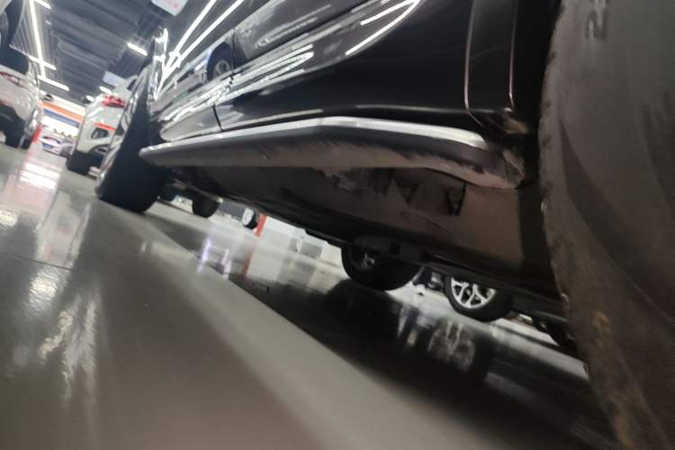 Used Land Rover Discovery Sport 2023 249 PS R-Dynamic S Performance Edition Left Side Sill