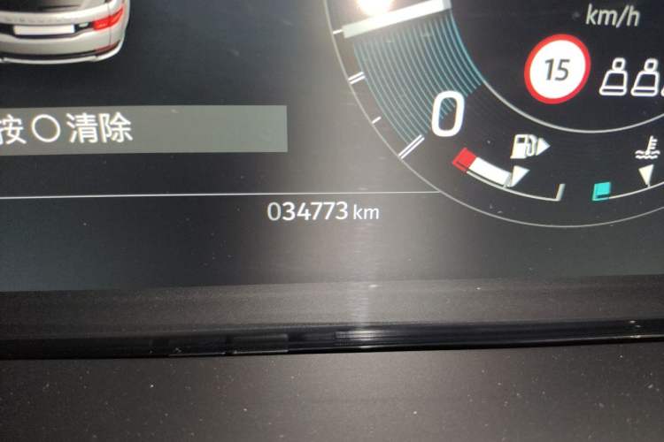 Used Land Rover Discovery Sport 2023 249 PS R-Dynamic S Performance Edition Odometer Close Up