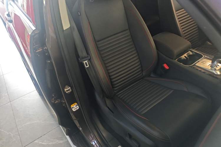Used Land Rover Discovery Sport 2023 249 PS R-Dynamic S Performance Edition Right Front Seat