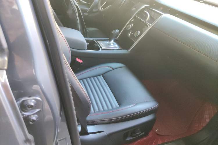 Used Land Rover Discovery Sport 2023 249 PS R-Dynamic SE Performance Tech Edition Right Front Seat