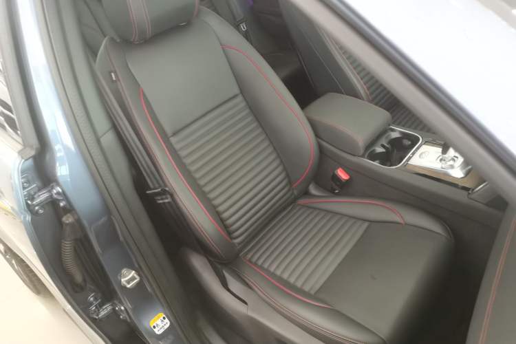 Used Land Rover Discovery Sport 2023 249 PS R-Dynamic S Performance Edition Right Front Seat
