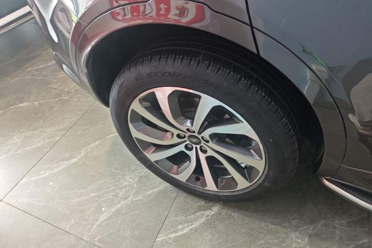 Used Land Rover Discovery Sport 2023 249 PS R-Dynamic S Performance Edition Right Rear Wheel Hub