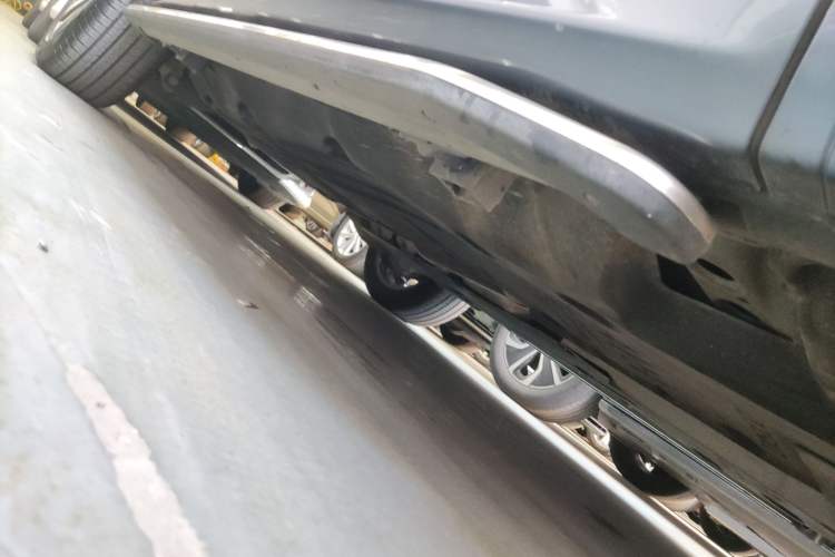 Used Land Rover Discovery Sport 2023 249 PS R-Dynamic SE Performance Tech Edition Right Side Sill