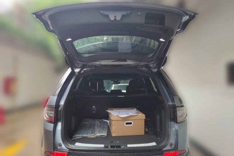 Used Land Rover Discovery Sport 2023 249 PS R-Dynamic S Performance Edition Trunk