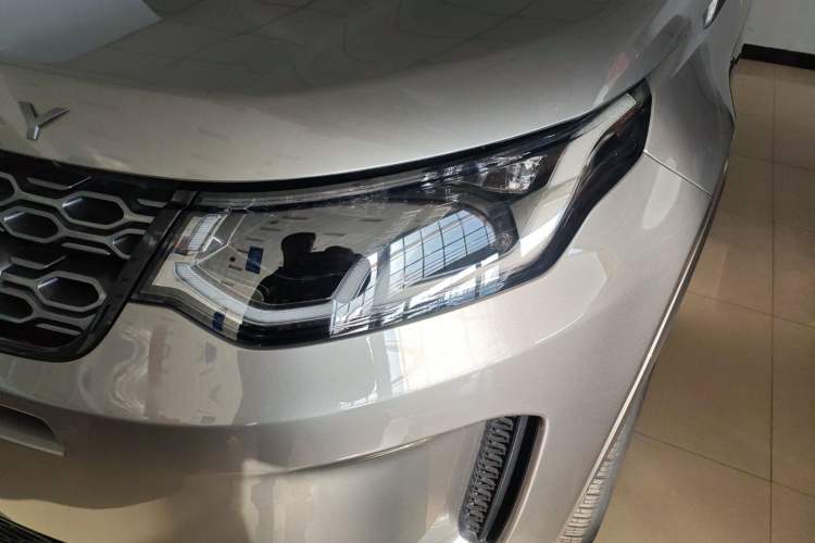 Used Land Rover Discovery Sport 2023 249 PS R-Dynamic S Performance Edition Left Front Headlight