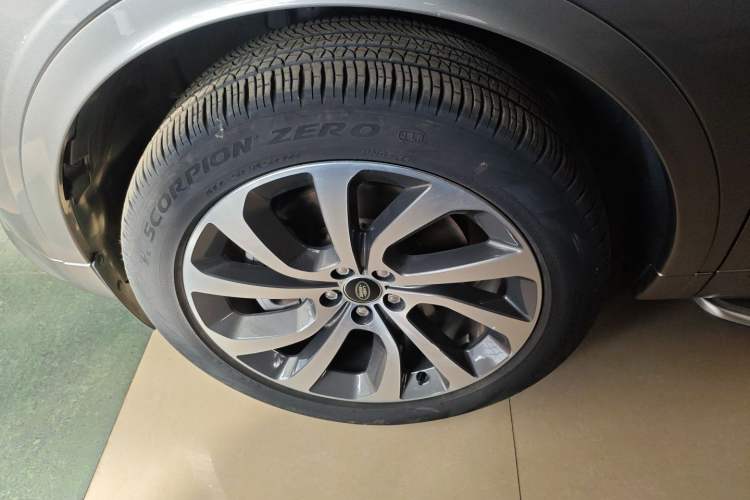 Used Land Rover Discovery Sport 2023 249 PS R-Dynamic S Performance Edition Left Front Wheel Hub