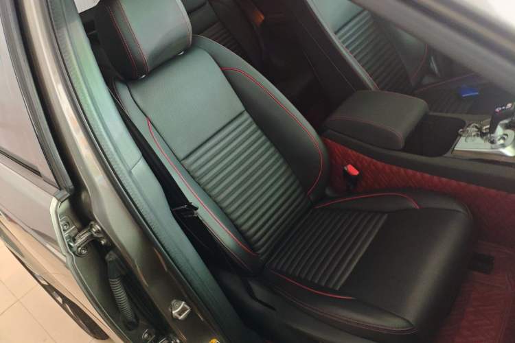 Used Land Rover Discovery Sport 2023 249 PS R-Dynamic S Performance Edition Right Front Seat