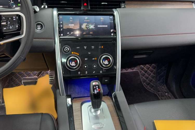 Used Land Rover Discovery Sport 2023 249 PS R-Dynamic S Performance Edition Audio And AC Panel