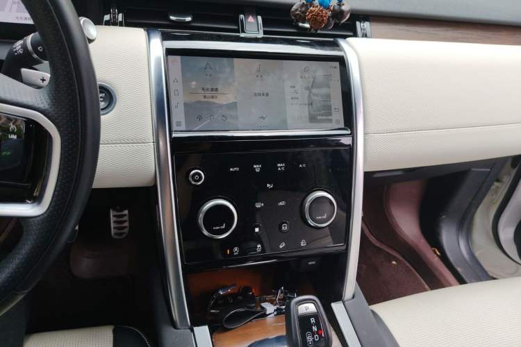 Used Land Rover Discovery Sport 2023 249 PS R-Dynamic S Performance Edition Audio And AC Panel