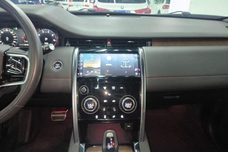 Used Land Rover Discovery Sport 2023 249 PS R-Dynamic S Performance Edition Audio And AC Panel