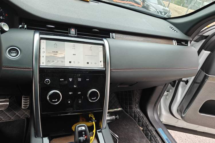 Used Land Rover Discovery Sport 2023 249 PS R-Dynamic HSE Luxury Custom Edition Audio And AC Panel
