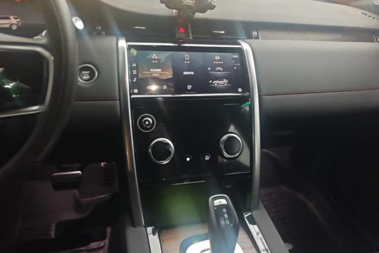Used Land Rover Discovery Sport 2023 249 PS R-Dynamic S Performance Edition Audio And AC Panel