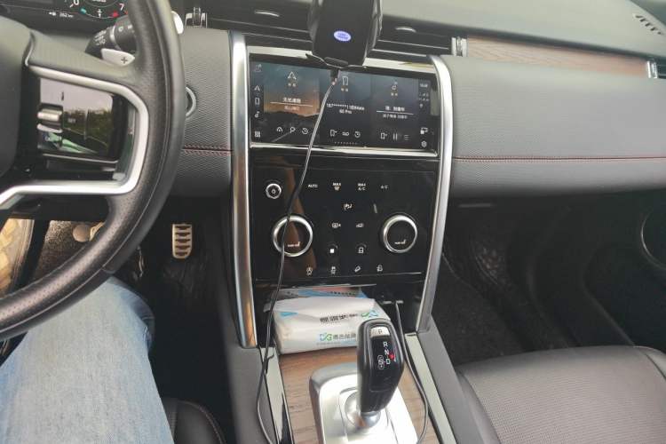 Used Land Rover Discovery Sport 2023 249 PS R-Dynamic S Performance Edition Audio And AC Panel