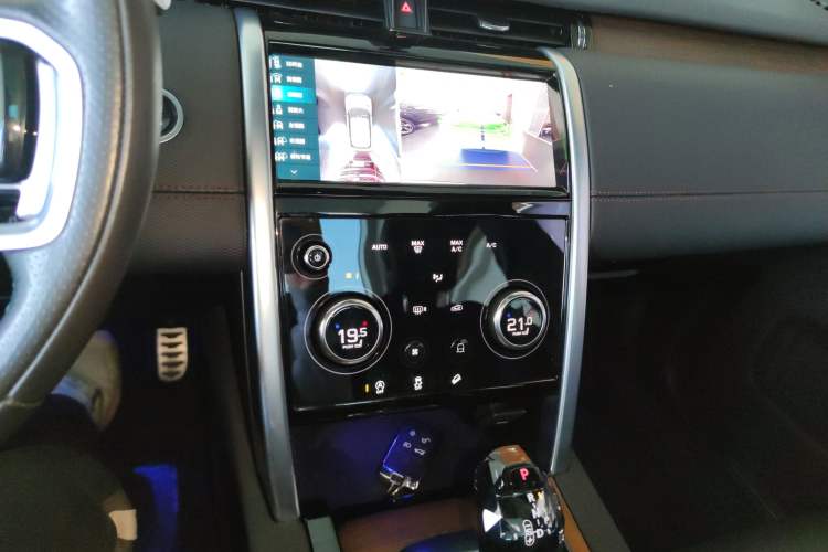 Used Land Rover Discovery Sport 2023 249 PS R-Dynamic S Performance Edition Audio And AC Panel