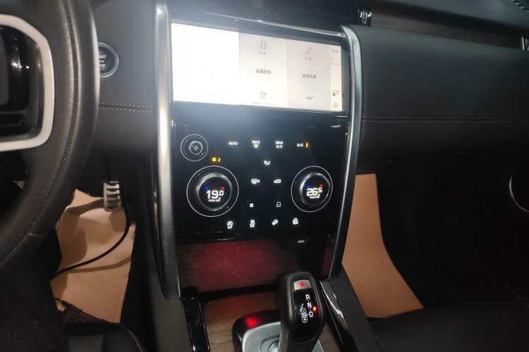 Used Land Rover Discovery Sport 2023 249 PS R-Dynamic SE Performance Tech Edition Audio And AC Panel