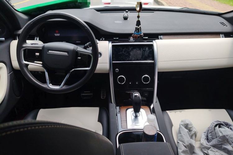 Used Land Rover Discovery Sport 2023 249 PS R-Dynamic S Performance Edition Center Console