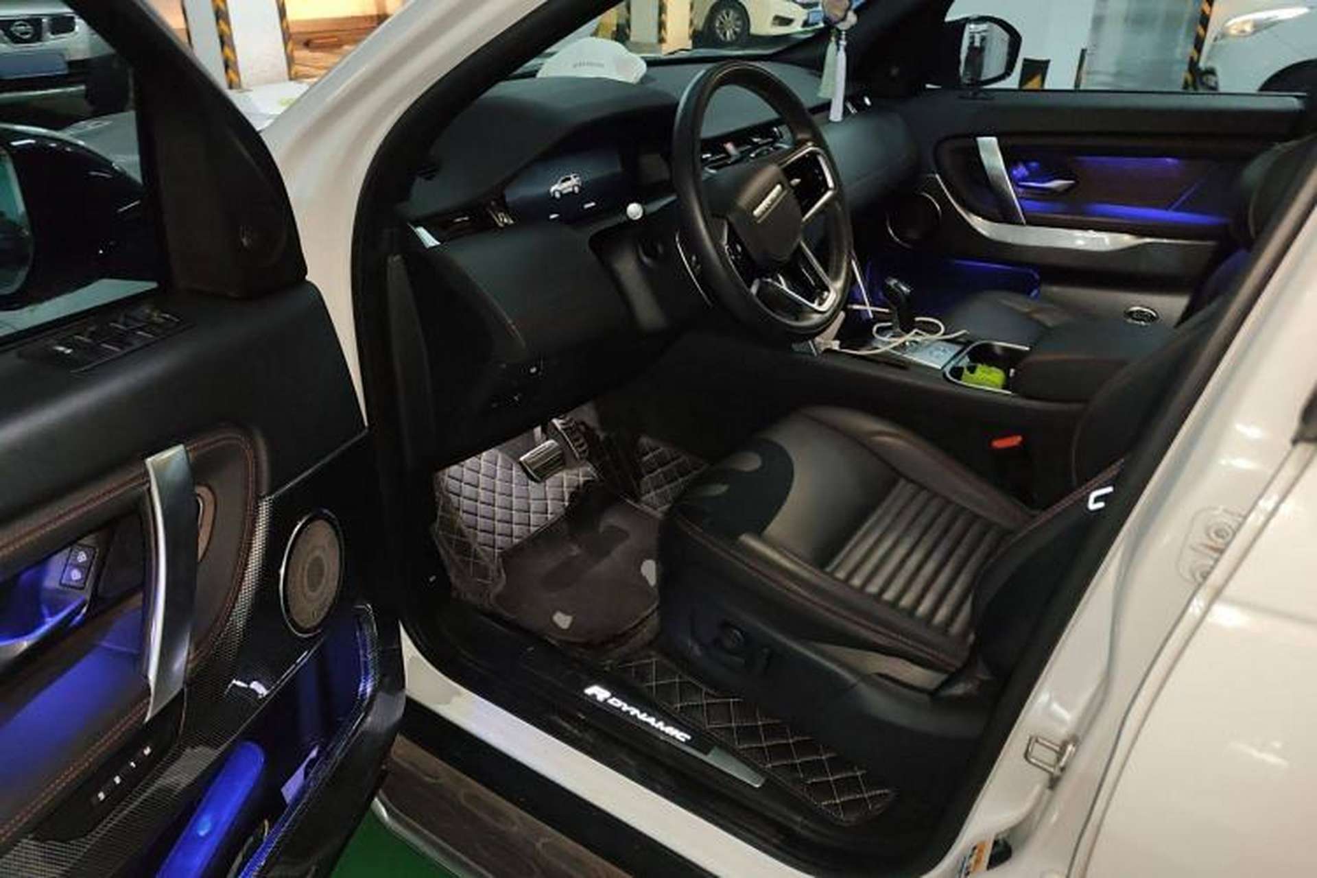 Used Land Rover Discovery Sport 2023 249 PS R-Dynamic HSE Luxury Custom Edition Driver Seat