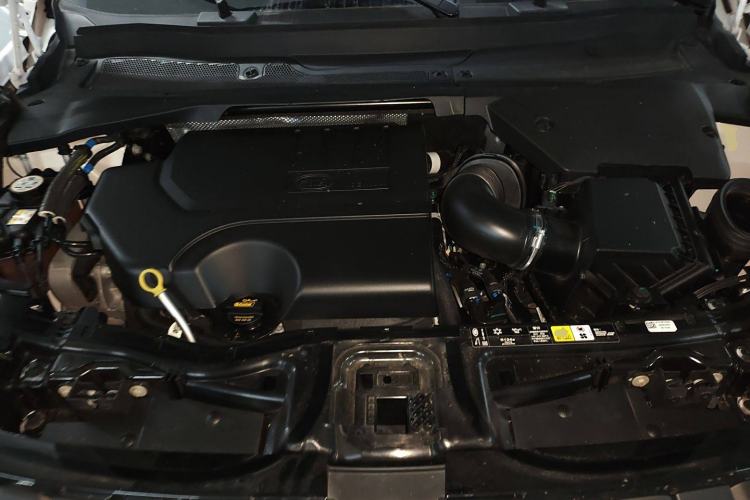 Used Land Rover Discovery Sport 2023 249 PS R-Dynamic HSE Luxury Custom Edition Engine Bay