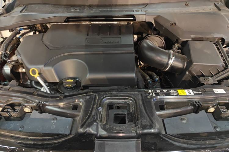 Used Land Rover Discovery Sport 2023 249 PS R-Dynamic S Performance Edition Engine Bay