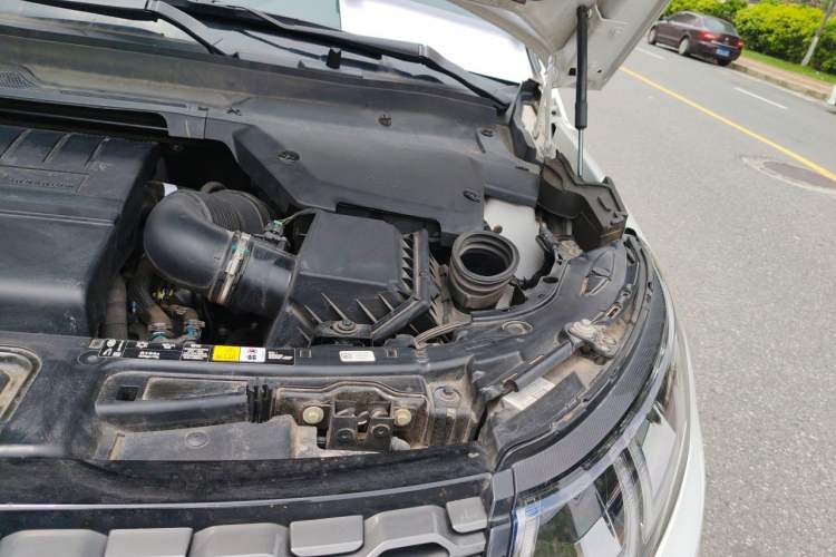 Used Land Rover Discovery Sport 2023 249 PS R-Dynamic S Performance Edition Engine Bay Left
