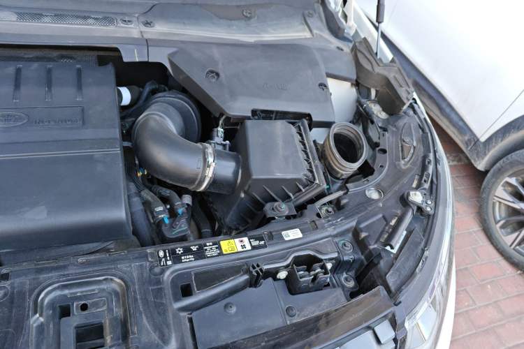 Used Land Rover Discovery Sport 2023 249 PS R-Dynamic S Performance Edition Engine Bay Left