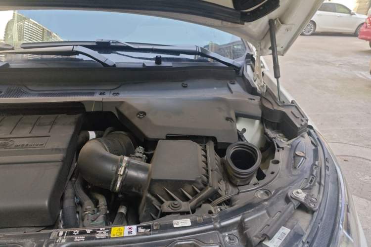 Used Land Rover Discovery Sport 2023 249 PS R-Dynamic S Performance Edition Engine Bay Left