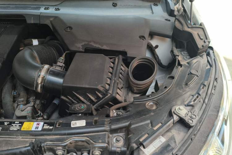 Used Land Rover Discovery Sport 2023 249 PS R-Dynamic S Performance Edition Engine Bay Left
