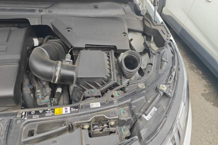 Used Land Rover Discovery Sport 2023 249 PS R-Dynamic S Performance Edition Engine Bay Left