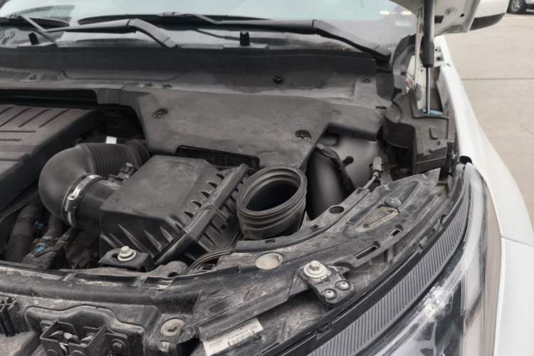 Used Land Rover Discovery Sport 2023 249 PS R-Dynamic S Performance Edition Engine Bay Left