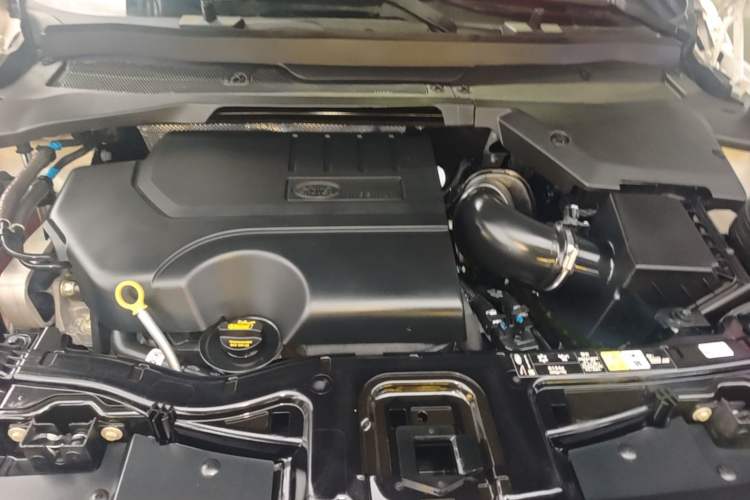 Used Land Rover Discovery Sport 2023 249 PS R-Dynamic S Performance Edition Engine Bay