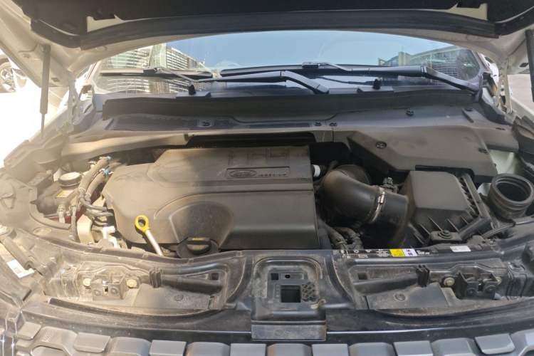 Used Land Rover Discovery Sport 2023 249 PS R-Dynamic S Performance Edition Engine Bay