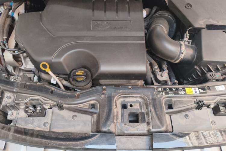 Used Land Rover Discovery Sport 2023 249 PS R-Dynamic S Performance Edition Engine Bay