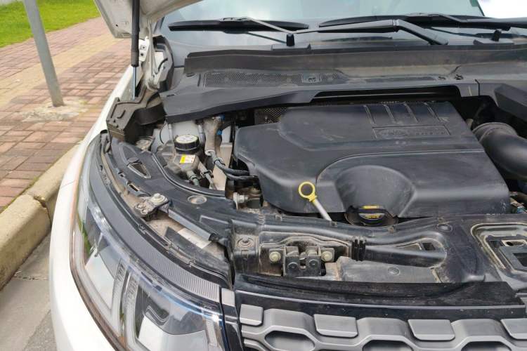 Used Land Rover Discovery Sport 2023 249 PS R-Dynamic S Performance Edition Engine Bay Right