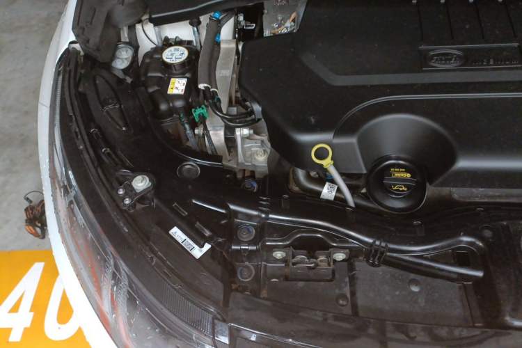 Used Land Rover Discovery Sport 2023 249 PS R-Dynamic SE Performance Tech Edition Engine Bay Right