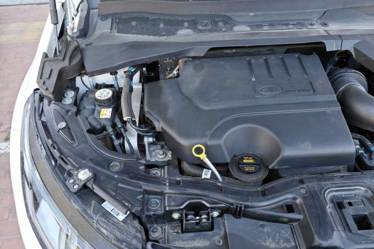 Used Land Rover Discovery Sport 2023 249 PS R-Dynamic S Performance Edition Engine Bay Right