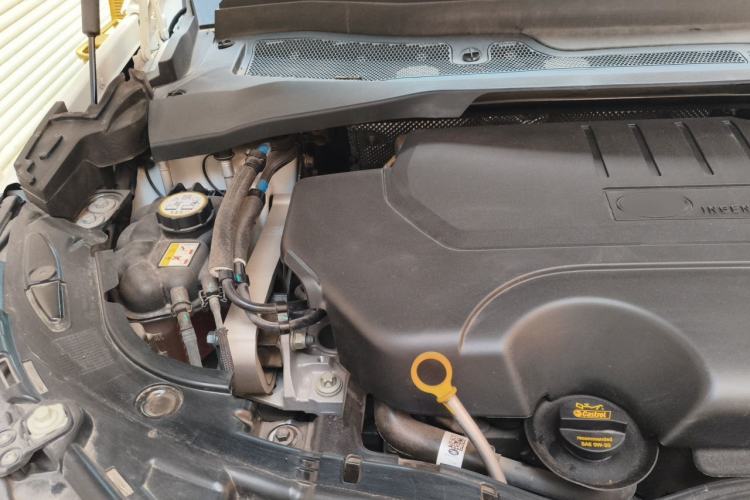 Used Land Rover Discovery Sport 2023 249 PS R-Dynamic S Performance Edition Engine Bay Right