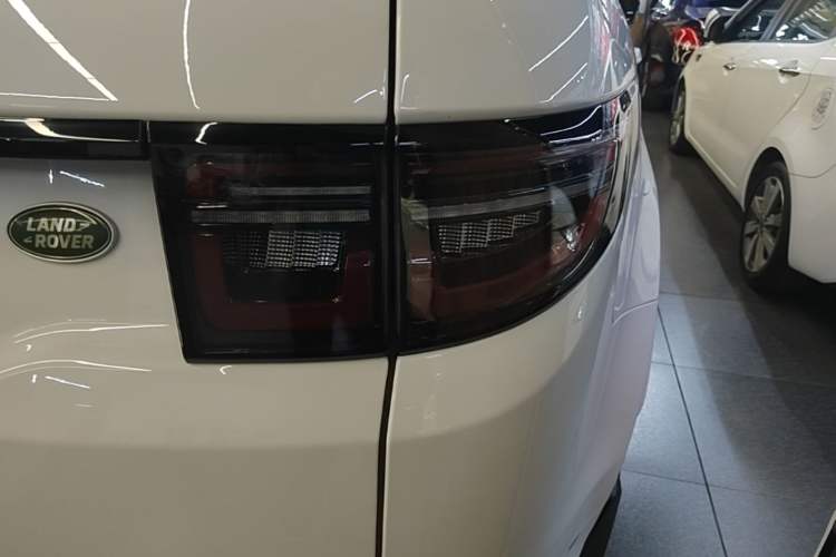 Used Land Rover Discovery Sport 2023 249 PS R-Dynamic SE Performance Tech Edition Exterior 3