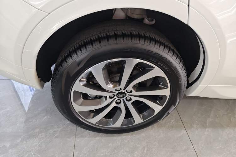Used Land Rover Discovery Sport 2023 249 PS R-Dynamic S Performance Edition Exterior 8