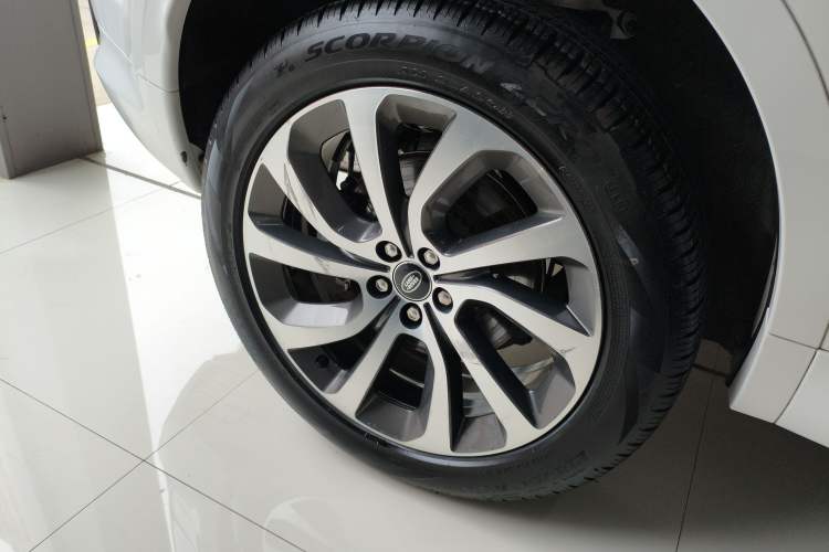 Used Land Rover Discovery Sport 2023 249 PS R-Dynamic S Performance Edition Exterior 8