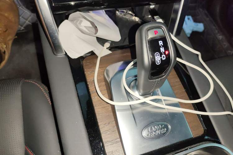 Used Land Rover Discovery Sport 2023 249 PS R-Dynamic HSE Luxury Custom Edition Gear Lever